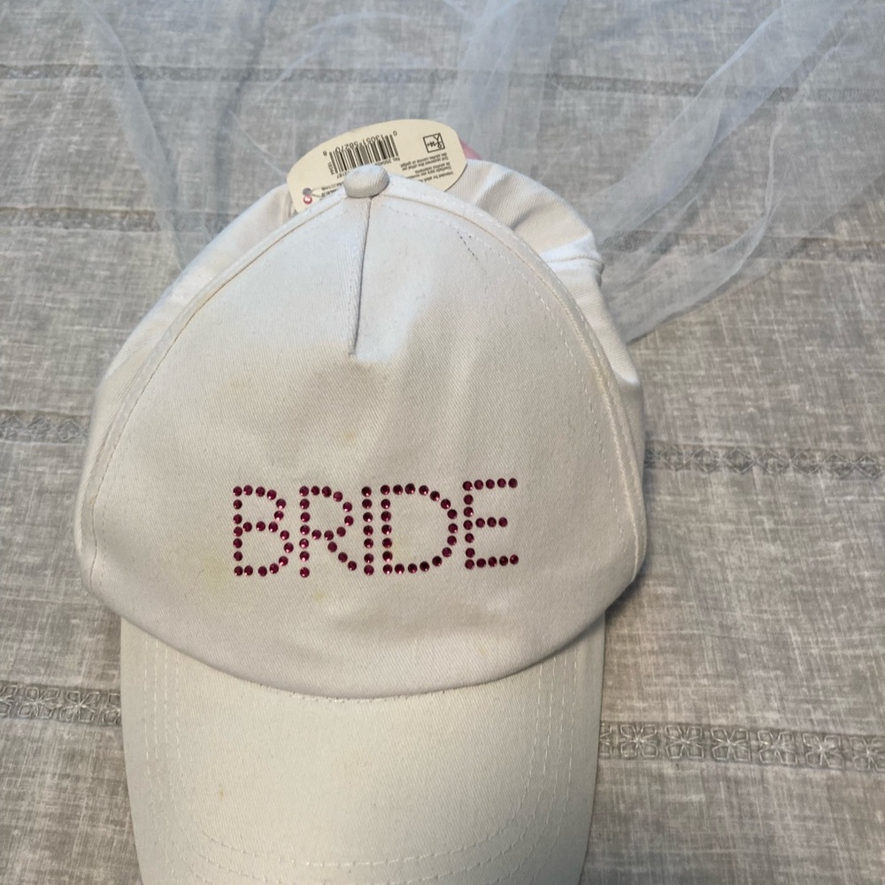 Chic White Bride Hat with Veil